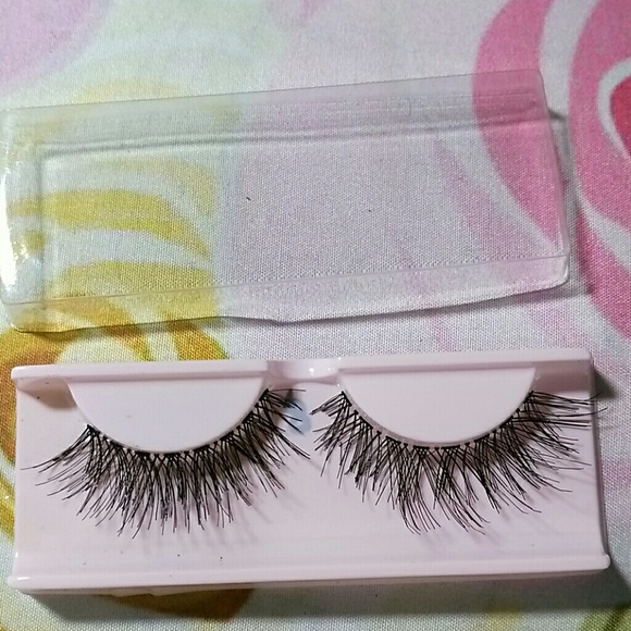 *LOW IN STOCK* C8 H.E.R Lashes by Lash Levels - Picture 2 of 6